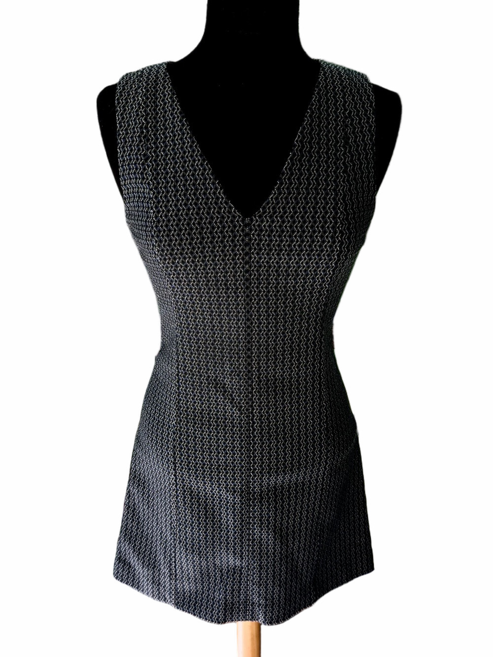 Theory Easy Shift V-neck Dress in Shadow Jacquard Black Gray Chevron Size 2 EUC
